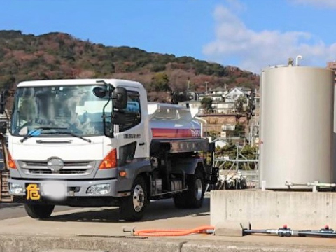 ローリーによる海苔タンクへの燃料供給
