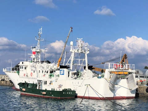 配給船による船舶への燃料供給